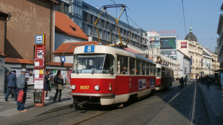 Tramvaje tři týdny nepojedou přes Bílou labuť, deset linek pojede jinudy