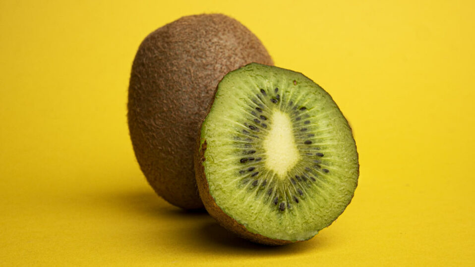 Kiwi je napěchované zdravím. Jeden druh můžete pěstovat i na zahradě
